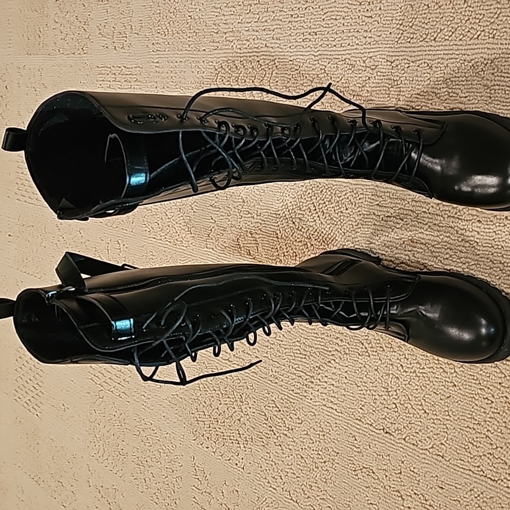 Boots - Picture 4 of 5